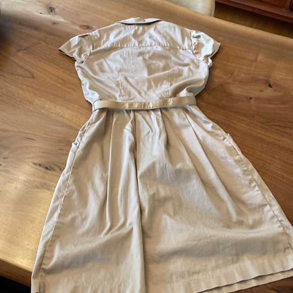 Max and Cleo very pretty button down belted dress.  Size S. DRESS HAS POCKETS - Picture 7 of 9